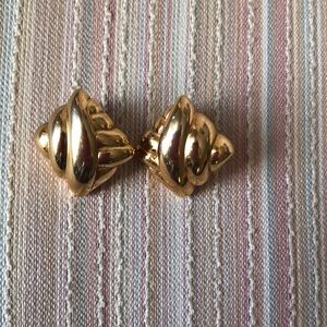 Vintage signed P.E.P. Gold tone post earrings